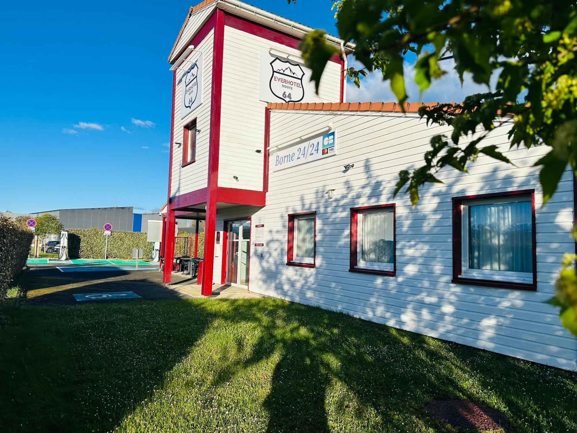 L'Auberge Everhotel de Tarbes-Ibos Exterior foto